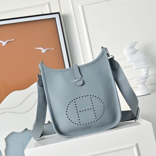Evelyne_23_Craftsmanship-Light Blue Bag