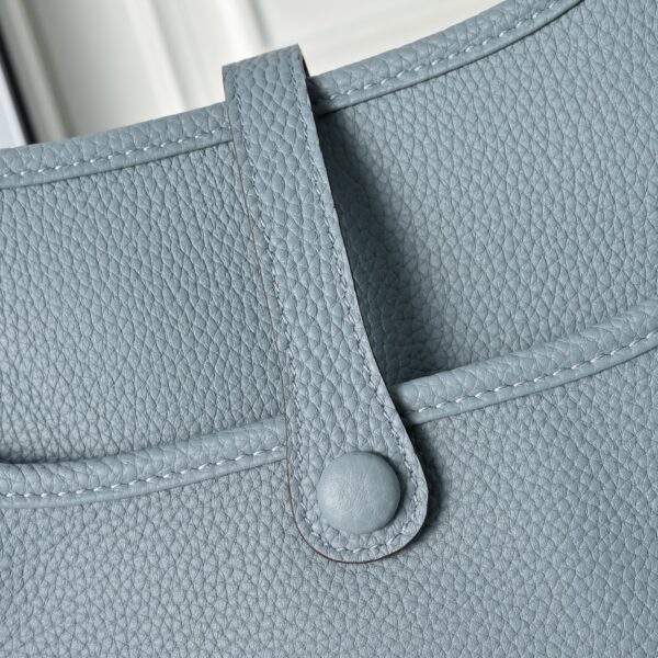 Evelyne_23_Craftsmanship-Light Blue Bag