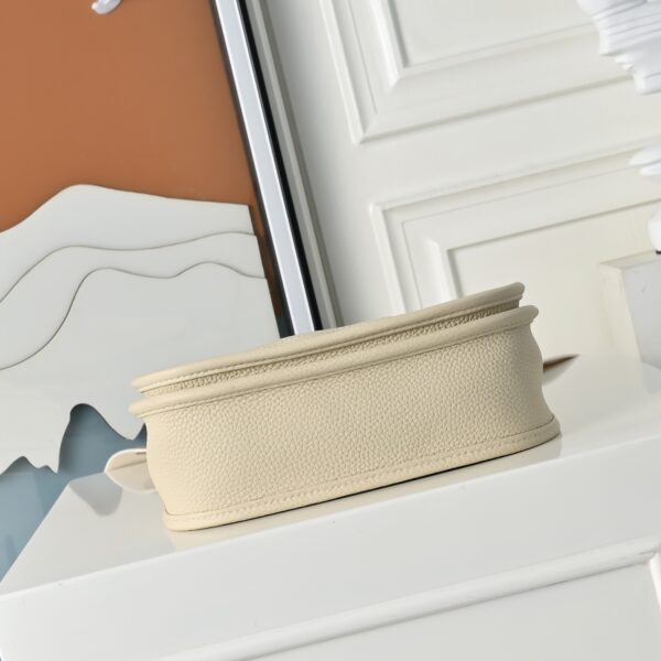 Evelyne_23_Craftsmanship-Cream Bag