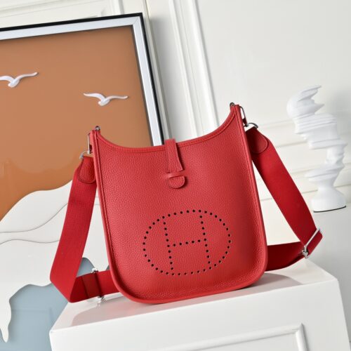 Evelyne_23_Craftsmanship-Red Bag