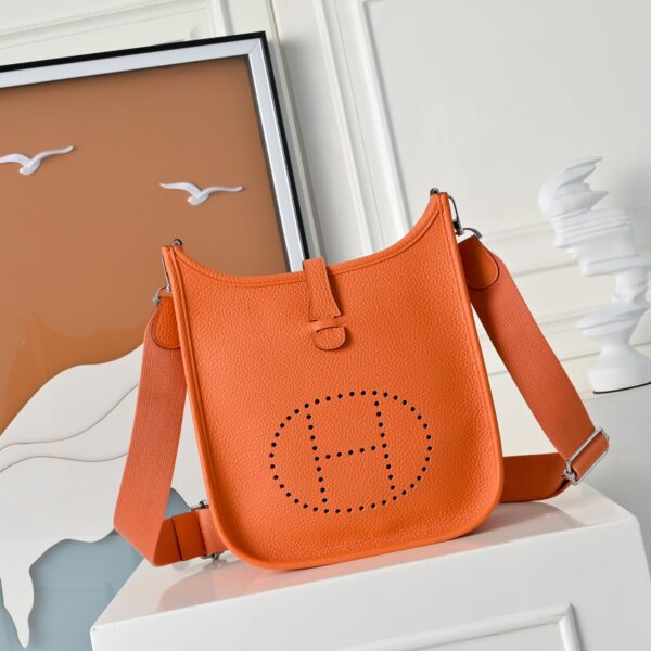 Evelyne_23_Craftsmanship-Orange Bag