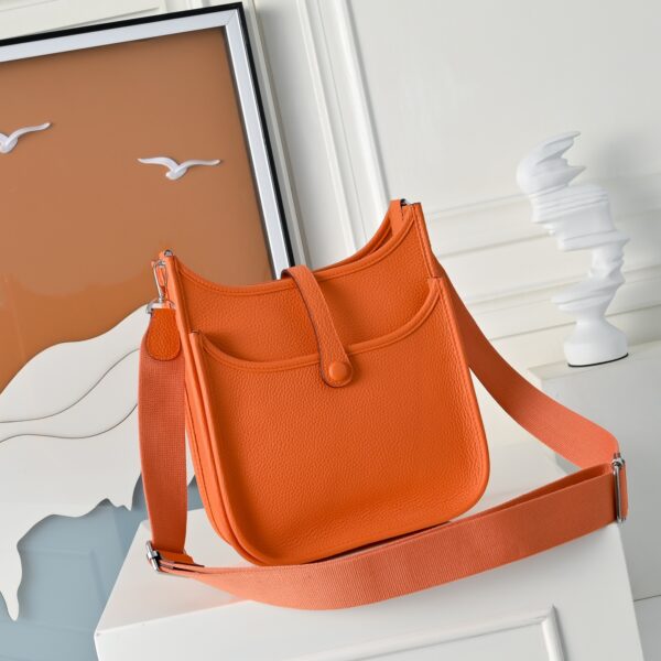 Evelyne_23_Craftsmanship-Orange Bag