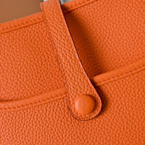 Evelyne_23_Craftsmanship-Orange Bag