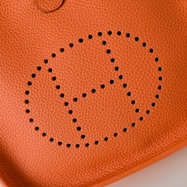 Evelyne_23_Craftsmanship-Orange Bag