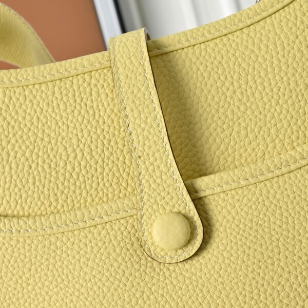 Evelyne_23_Craftsmanship-Yellow Bag