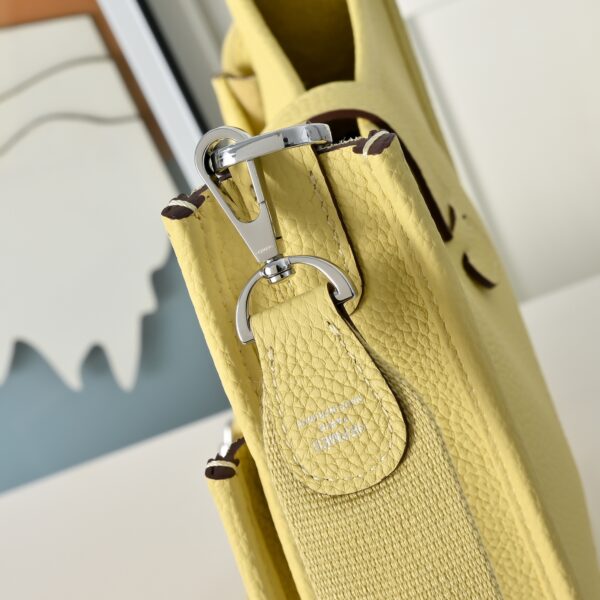 Evelyne_23_Craftsmanship-Yellow Bag