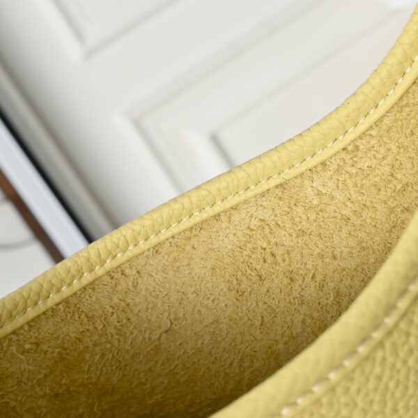 Evelyne_23_Craftsmanship-Yellow Bag