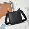 Evelyne_23_Craftsmanship-Black Bag
