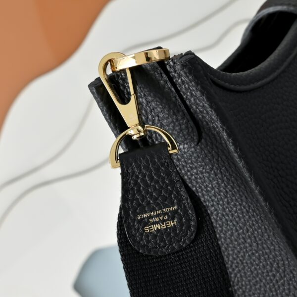 Evelyne_23_Craftsmanship-Black Bag