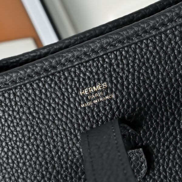 Evelyne_23_Craftsmanship-Black Bag