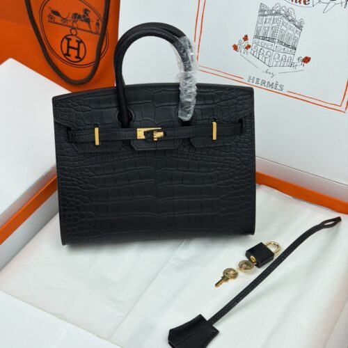 Birkin_20_Matte_Alligator_Craftsmanship-Black Crocodile Bag