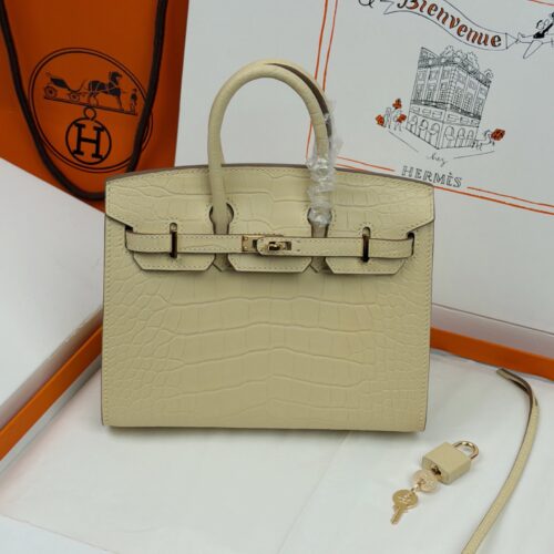 Birkin_20_Matte_Alligator_Craftsmanship-Cream Crocodile Bag