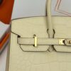 Birkin_20_Matte_Alligator_Craftsmanship-Cream Crocodile Bag