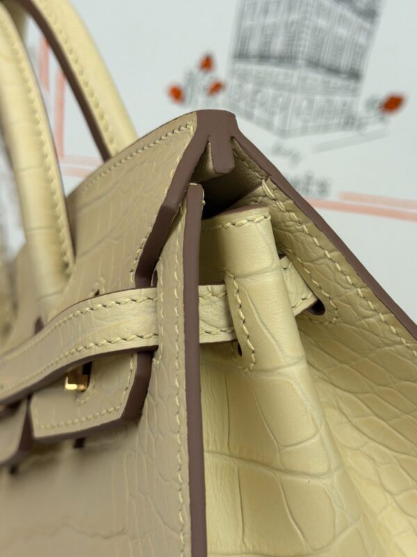 Birkin_20_Matte_Alligator_Craftsmanship-Cream Crocodile Bag