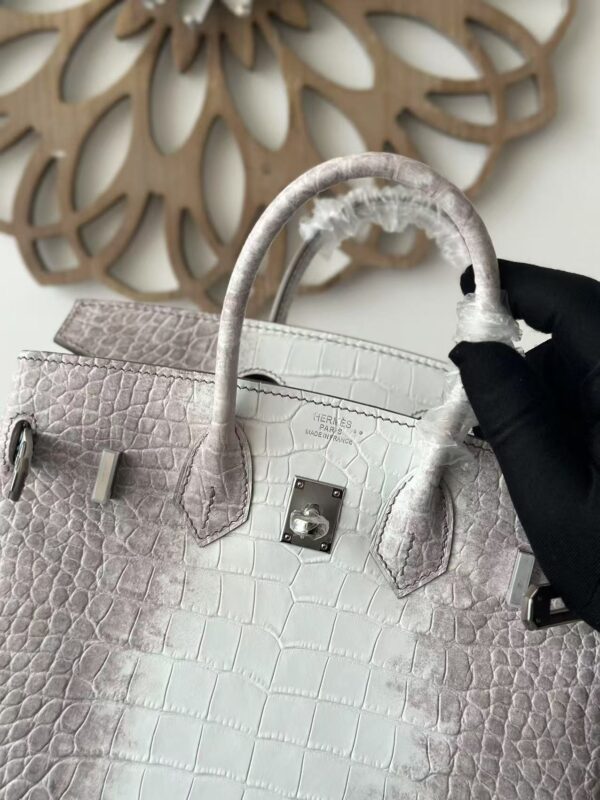 Birkin_20_Matte_Alligator_Craftsmanship-Ombre Crocodile Bag