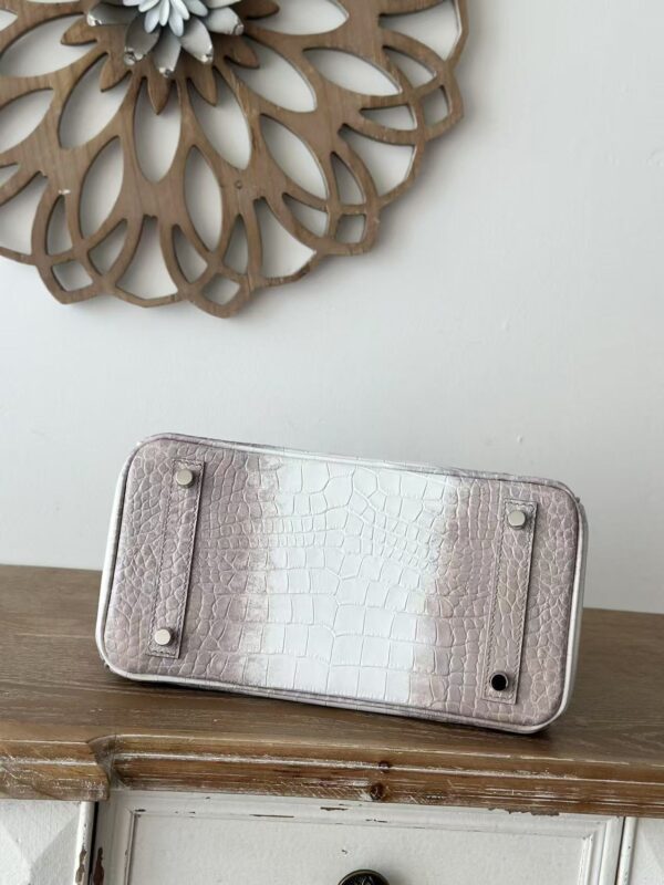 Birkin_20_Matte_Alligator_Craftsmanship-Ombre Crocodile Bag