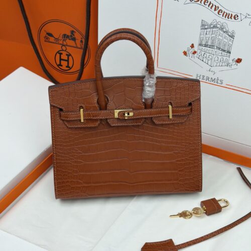 Birkin_20_Matte_Alligator_Craftsmanship-Brown Crocodile Bag