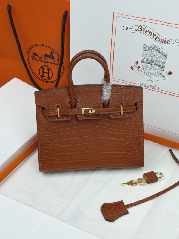 Birkin_20_Matte_Alligator_Craftsmanship-Brown Crocodile Bag