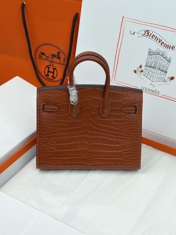 Birkin_20_Matte_Alligator_Craftsmanship-Brown Crocodile Bag