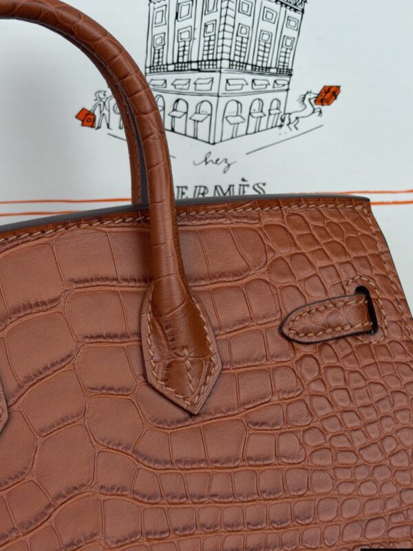 Birkin_20_Matte_Alligator_Craftsmanship-Brown Crocodile Bag