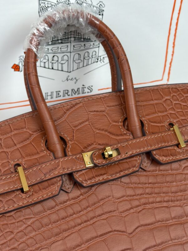 Birkin_20_Matte_Alligator_Craftsmanship-Brown Crocodile Bag
