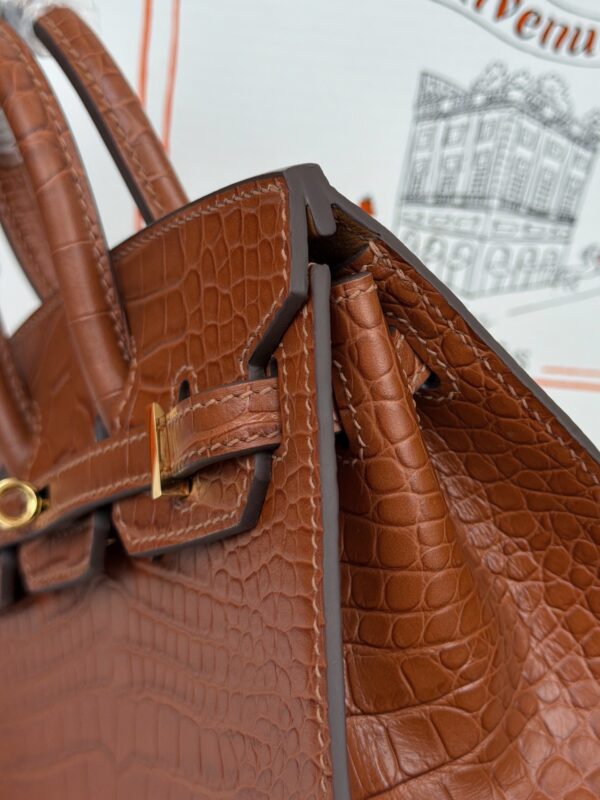 Birkin_20_Matte_Alligator_Craftsmanship-Brown Crocodile Bag